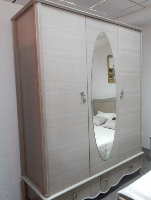 Шкаф Лаура ММ-267-01/03 фото Шкаф Лаура ММ-267-01/03. Фото