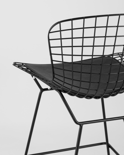 Стул полубарный с низкой спинкой Bertoia черный с черной подушкой. Фото №8